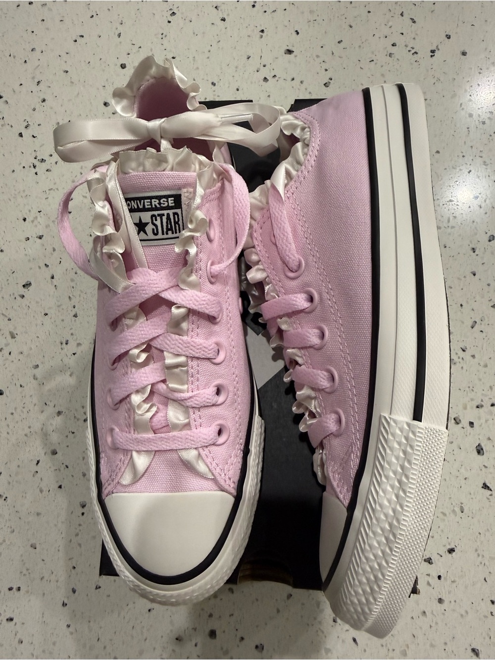 New women’s Sz 7.5 Converse Low-Top Canvas Sneakers with Satin Ribbon Laces